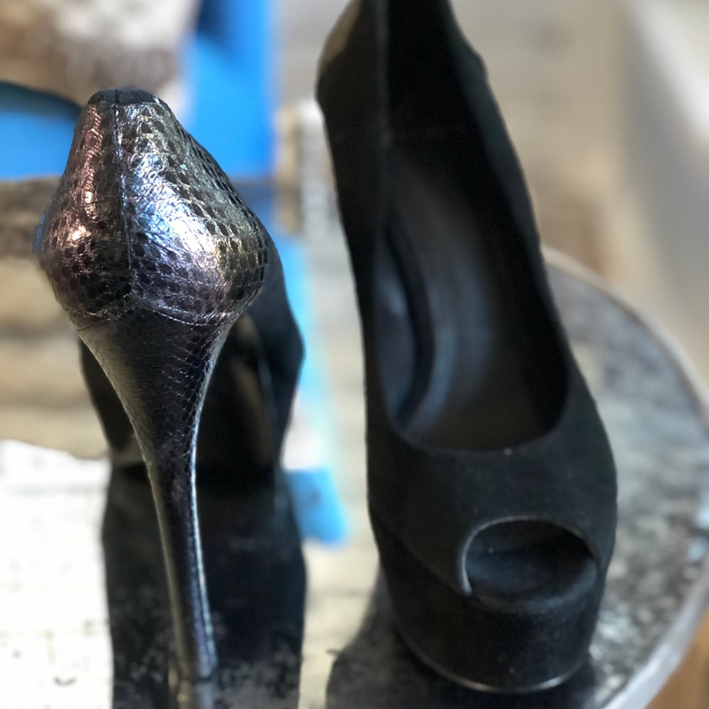 Brian Atwood platform pumps